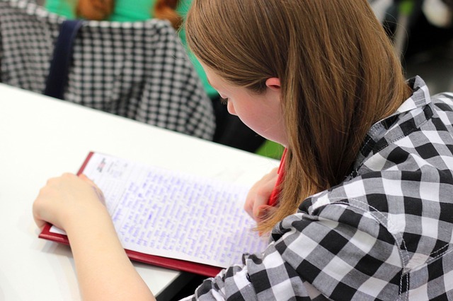 Все повече студенти взимат изпити със слушалки за преписване